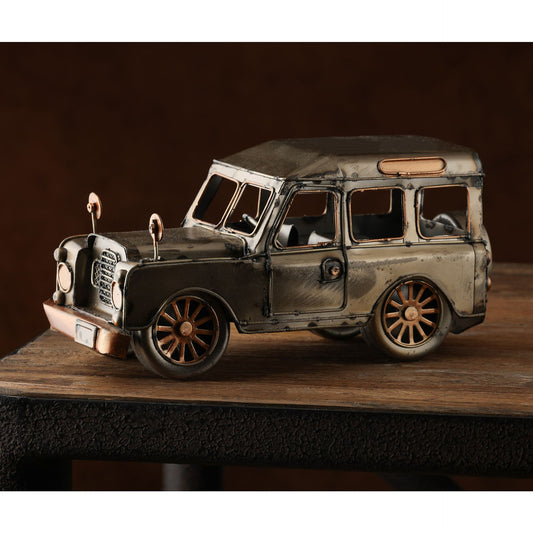 WDP Harvey Makin Ornament - 4 x 4