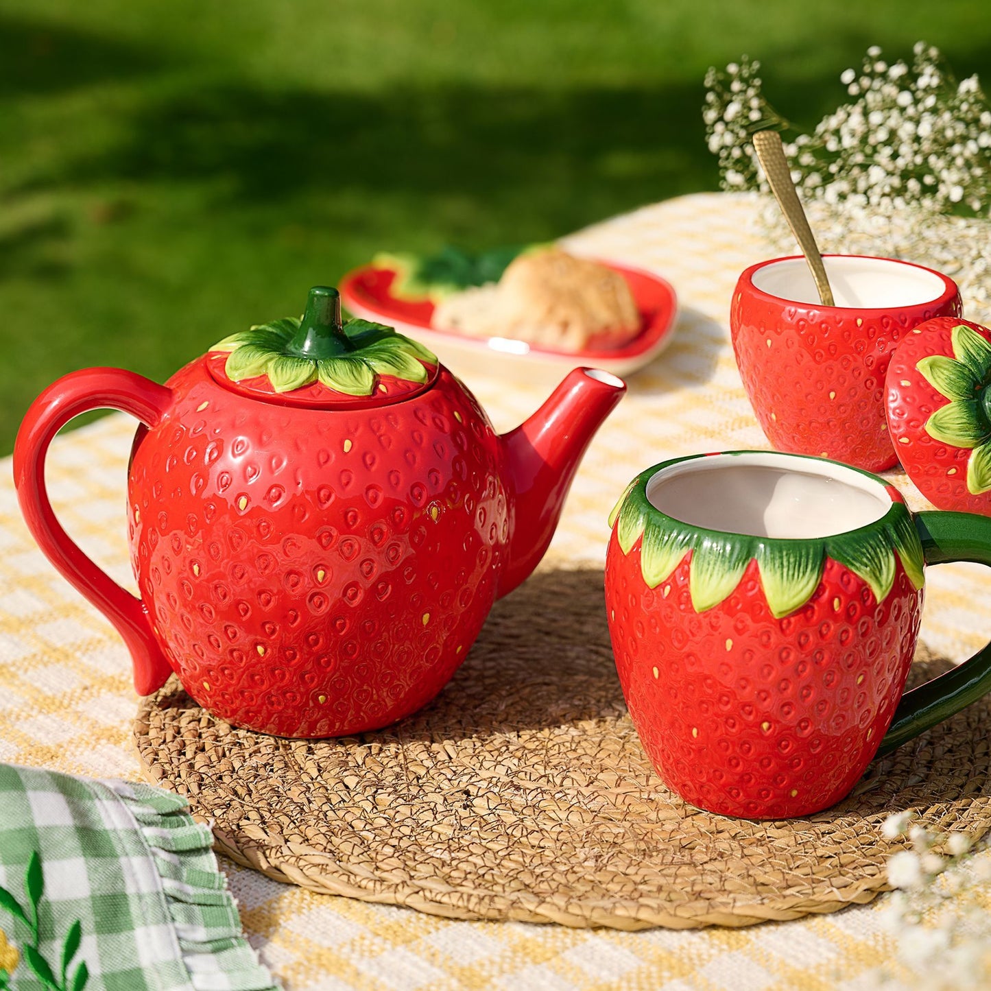 WDP Cottage Garden Strawberry Teapot