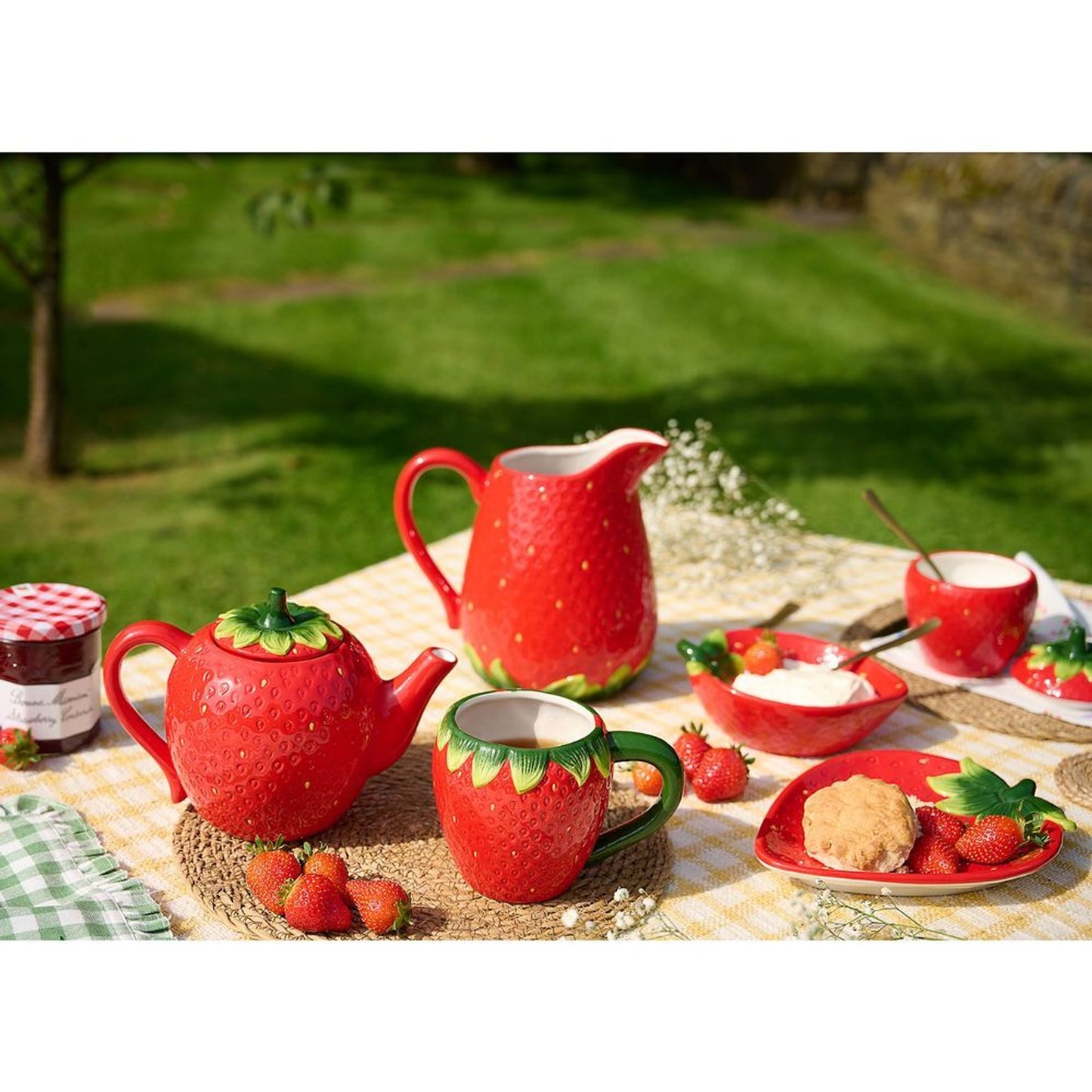 WDP Cottage Garden Strawberry Plate